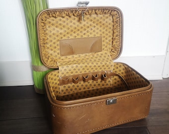 Vintage square box suitcase, beautiful fabric lining, french suitcase 1950-1960s, stylish vintage suitcase home, office, showcase decor