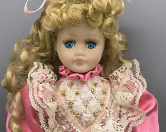 Vintage Porcelain Doll 70s With Vintage Box - Wardrobe, Vintage