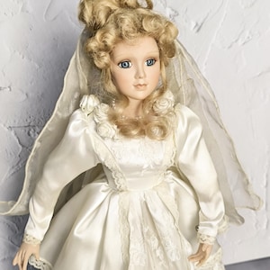 Vintage porcelain bride doll by Alberon dolls, bride doll, stunning blonde doll in vintage wedding outfit, doll as wedding gift, bride gift