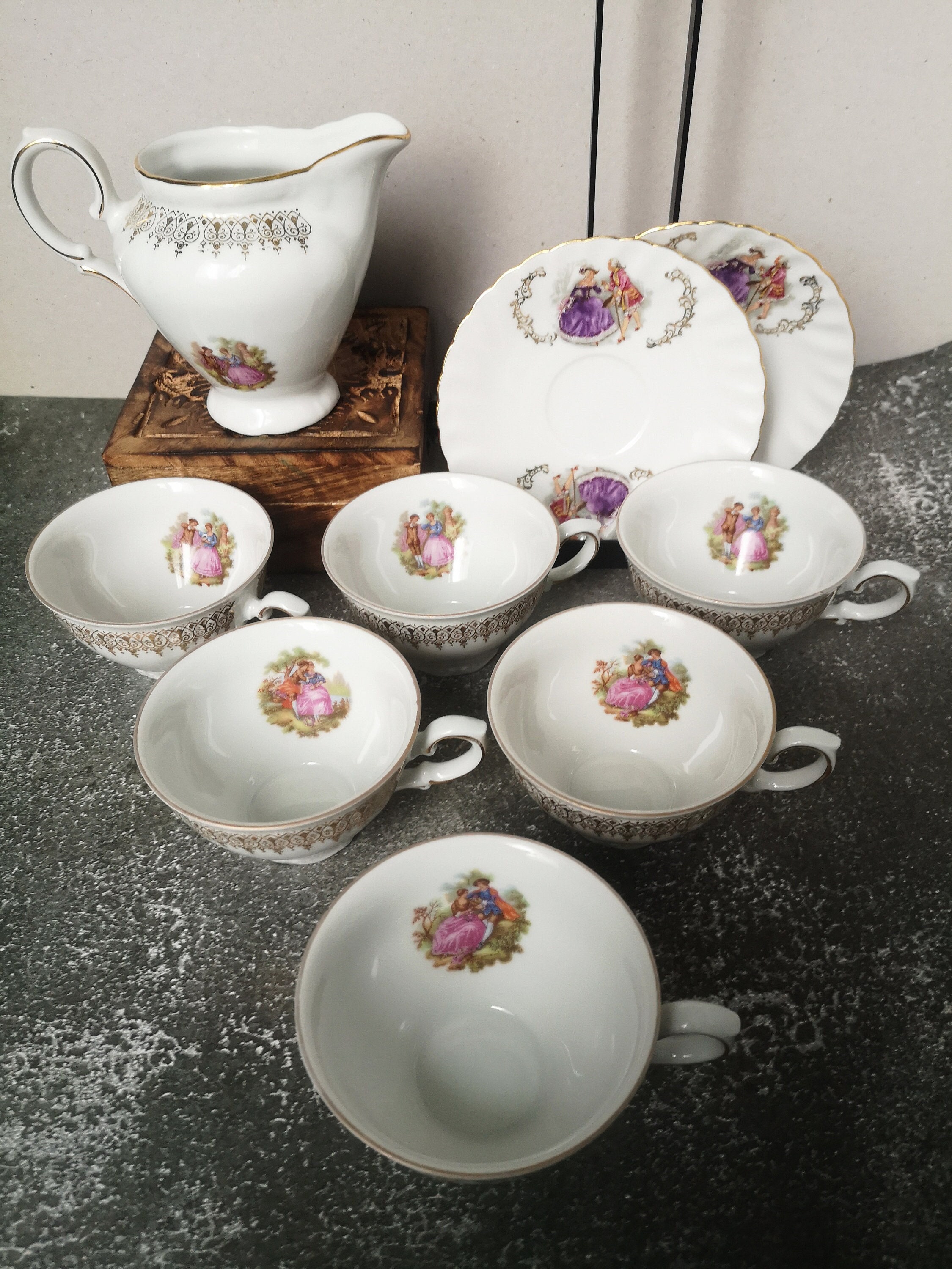 Service Vintage Des Années 1950 de 6 Tasses et Un Pot à Lait, Style Fragonard, Porcelaine Allemande 