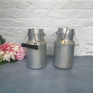 Vintage aluminium milk cans, cute little cans with lids, cans to decorate the house or garden, terrace, balcony or veranda
