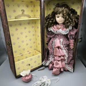 Vintage Porcelain Doll 70s With Vintage Box - Wardrobe, Vintage