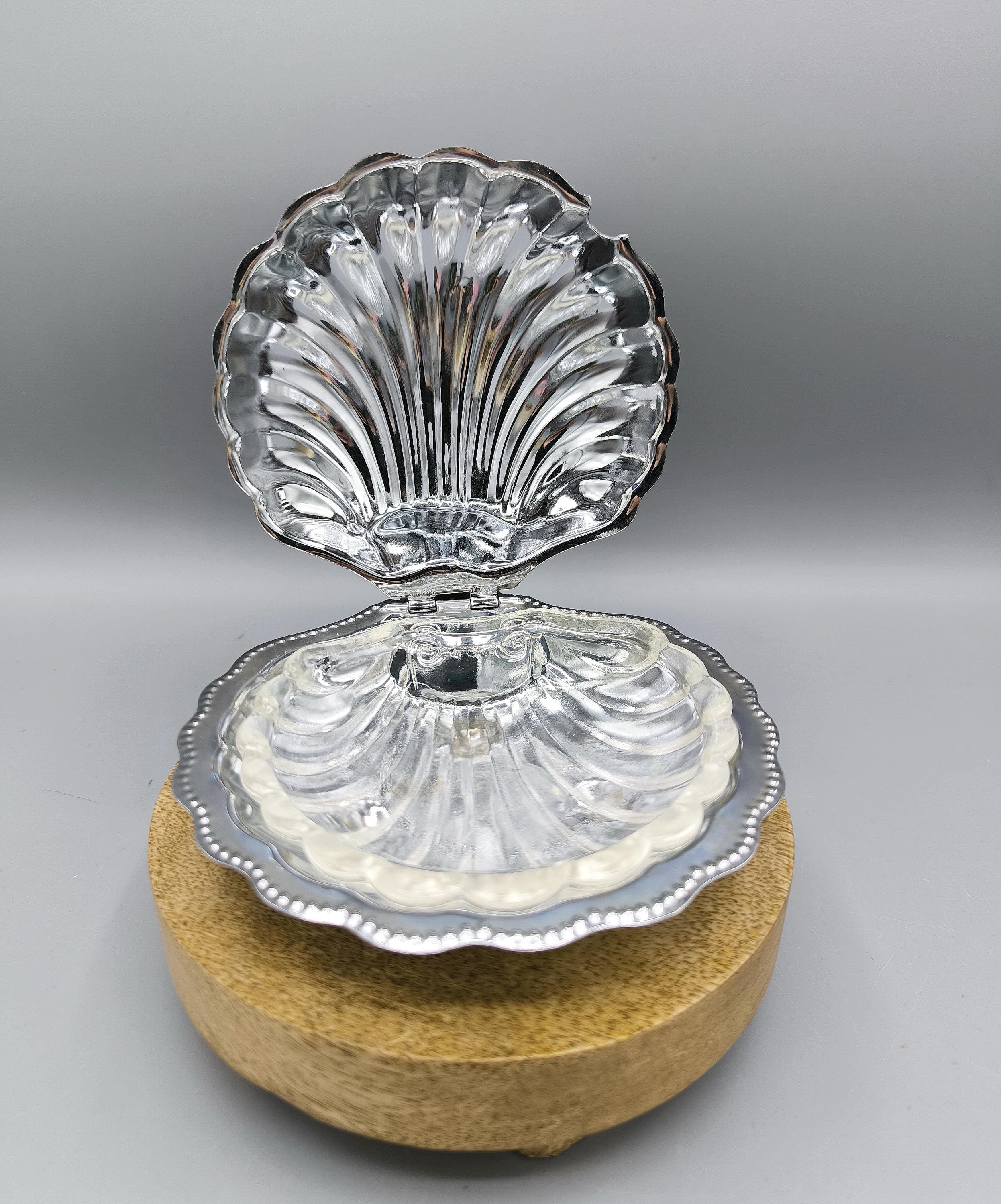 Beurrier coquille Saint Jacques en inox , coquille verre rouge
