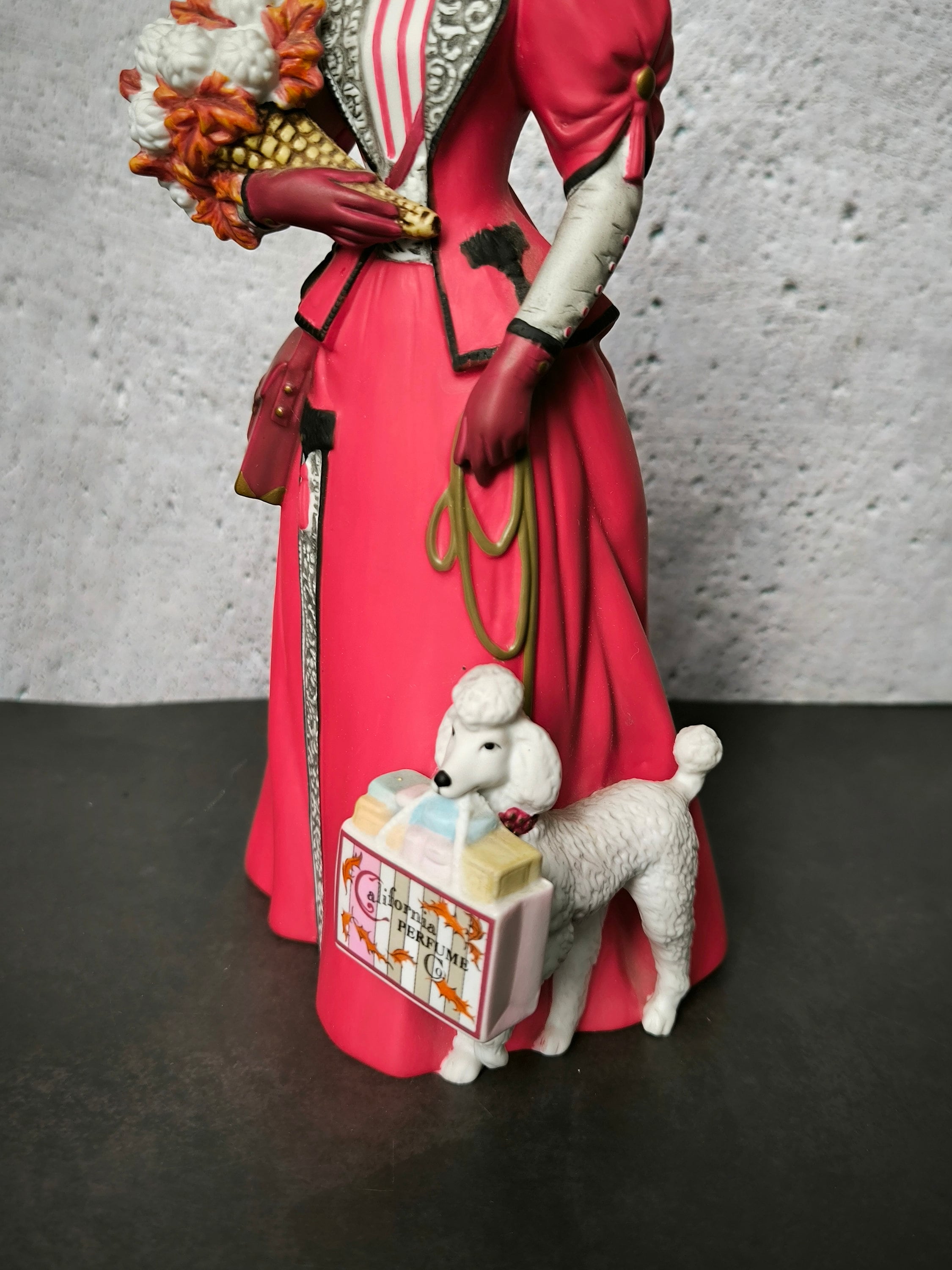 Figurine Statuette En Porcelaine AVON "Miss Albee" - Hauteur 25 Cm - Occasion - Vintage