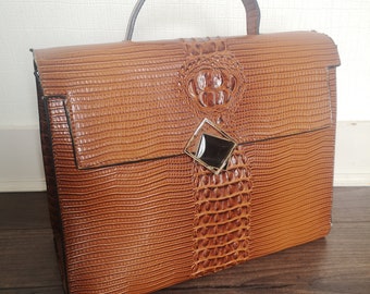 sac cartable vintage, simili cuir crocodile, belle mallette pour décorer une chambre, une vitrine, un restaurant