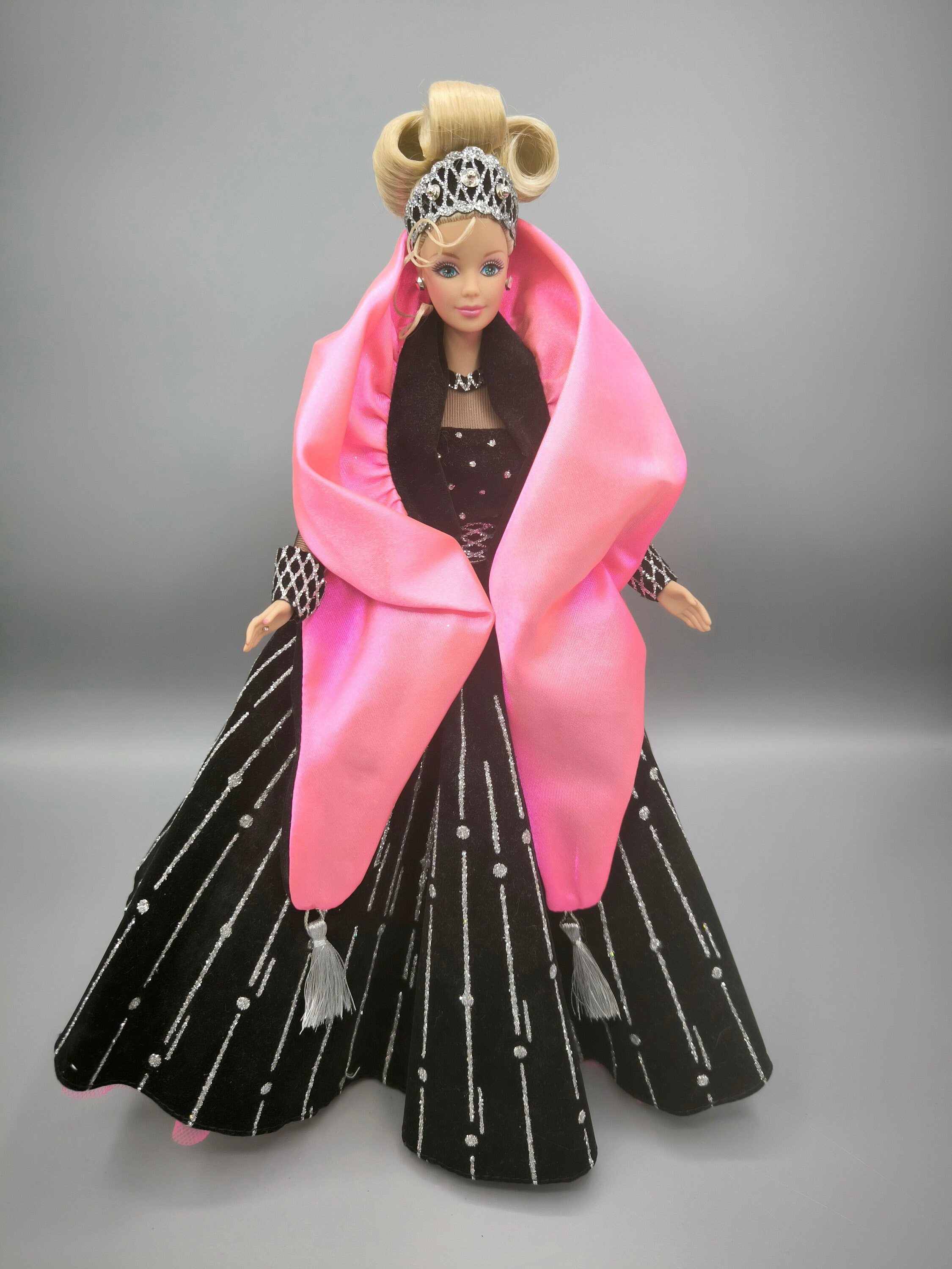 Vintage Barbie Happy Holidays 1998 Collectible Doll Mattel Bob Mackie Face Mold Full Outfit Excellent Condition Etsy Canada