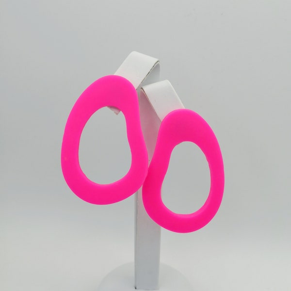 Earrings minimalistisch neon pink abgerundete Form, trendiger auffälliger Mädchenschmuck ,Statement jewerly,unikat ungewöhnlich