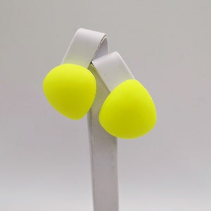 Neon disko studs pink yellow, retro girl jewelry 80s 90s geometrically minimalist statiment earrings Gescenk for her