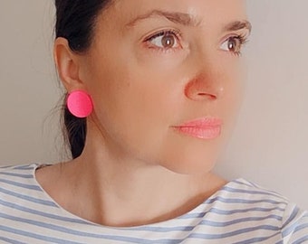 Kreisformige minimalistische Ohrstecker neon pink und neon gelb, damen-mädchen schmuck 90e jahre, auffällige trendige farben 2022,teenager