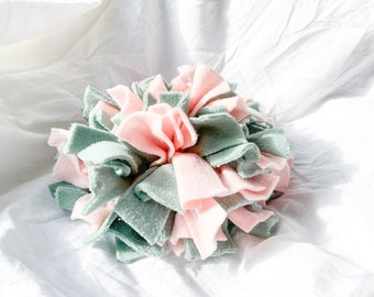 Green and pink snuffle mat