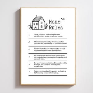 Könnte beinhalten: Schwarz-weißes druckbares Poster mit einer Haus-Illustration und dem Text "Hausregeln". Das Poster listet sechs Regeln für das Leben in einem gemeinsamen Haushalt auf, darunter Freundlichkeit zeigen, Sauberkeit aufrechterhalten, zu Aufgaben beitragen, Rücksicht auf die Lautstärke nehmen, offen in der Kommunikation sein und die Privatsphäre respektieren.