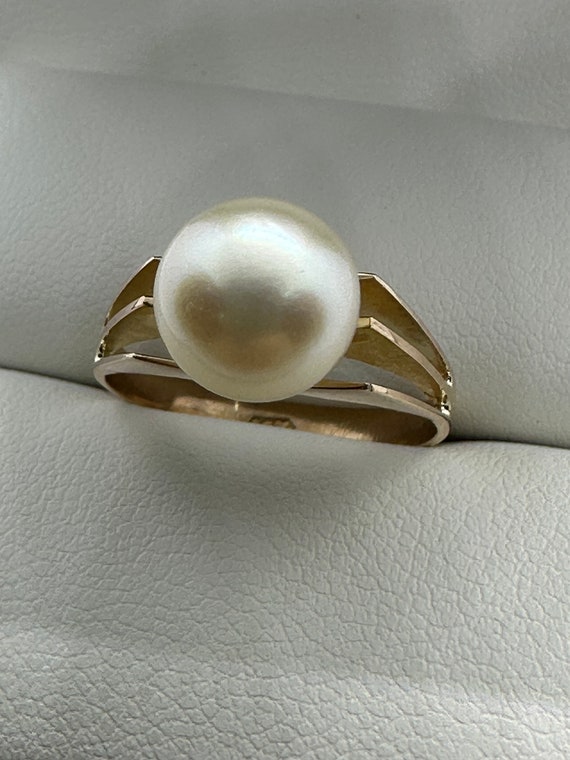 14k Yellow Gold Cultured Pearl Ring size 5 3/4