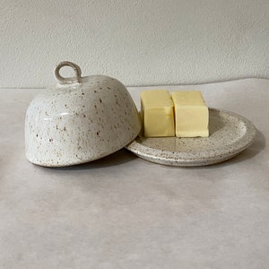 white speckled butter dish/Cheese dish