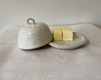 white speckled butter dish/Cheese dish