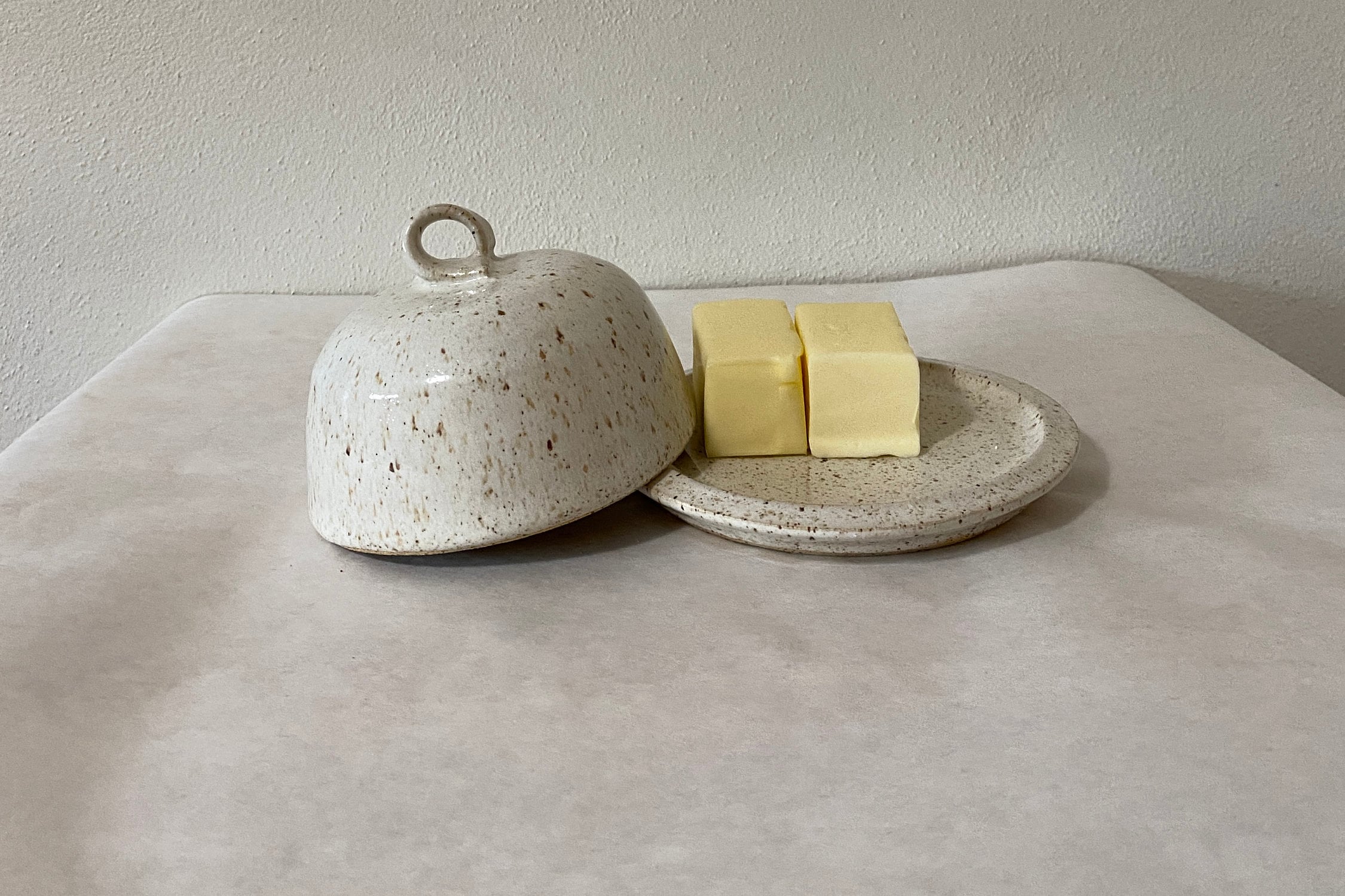 white speckled butter dish/Cheese dish