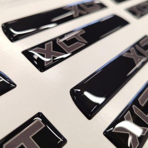 Tremor 3D Ersatz für 2023 und 2024 Ford F250 oder F350 Fender Aufkleber 2 Stück / Fender Decals Set / XLT Tremor