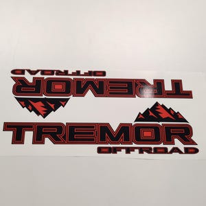 Tremor OffRoad AfterMarket Ersatz Schwarz Rot Abziehbilder für LKW-Bettseite 2Stk / Sticker Set