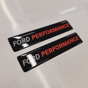 Ford Performance 3D Emblema distintivo a cupola Decalcomanie 2 pezzi / Set di adesivi in resina / Bianco e nero