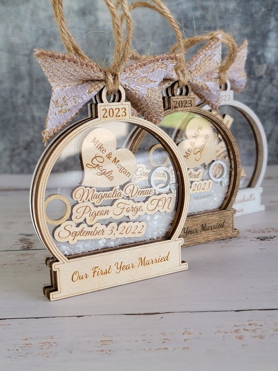 Our First Christmas as Mr. and Mrs Ornament 2023, 1st Christmas Married  Ornaments, Wedding Gifts for Couple Bride and Groom, Christmas Tree  Decoration, Bridal Shower Gift, Newlywed Gift