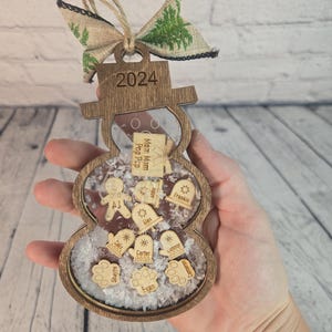 2025 Snowman Ornament Family | Shaker Personalized Custom Christmas Ornament, Holiday Décor | Ornaments Personalized | Yearly Ornament, Wood