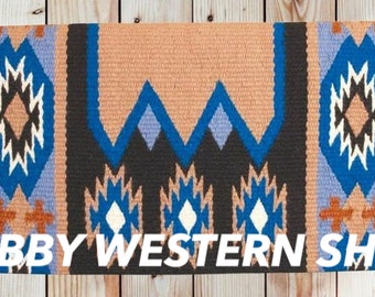 Tapis De Selle Western Show - Base Bleue - Laine Nouvelle-Zélande - Taille 34x42 Cm - Fait Main