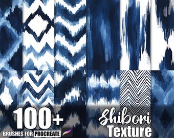 Op de afbeelding: Een verzameling digitaal gemaakte Shibori-texturen in blauw en wit. De afbeelding toont verschillende patronen, waaronder zigzags en penseelstreken. Tekst op de afbeelding luidt "100+ Brushes for Procreate" en "Shibori Texture."