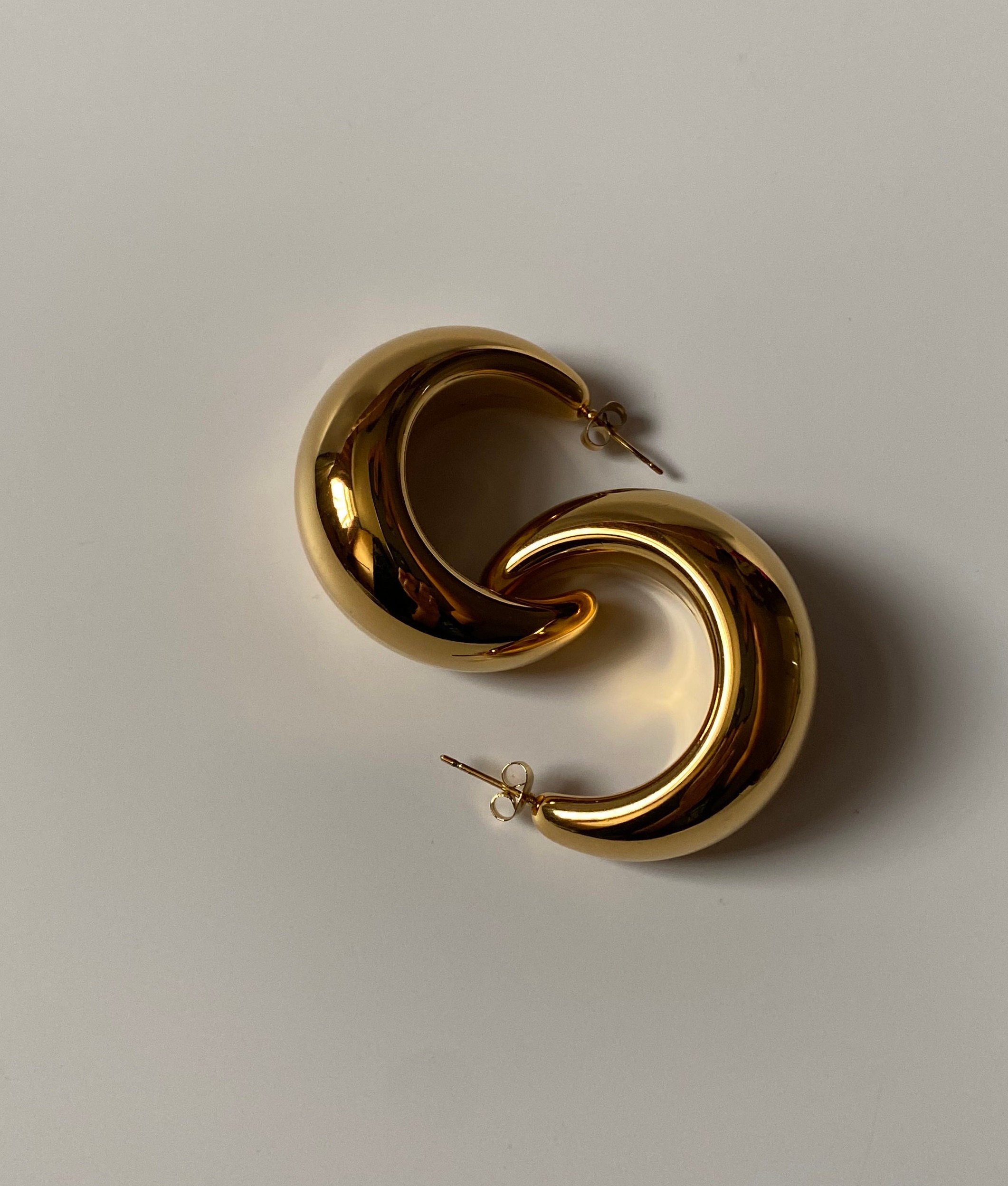Mejuri crescent midi hoops deals