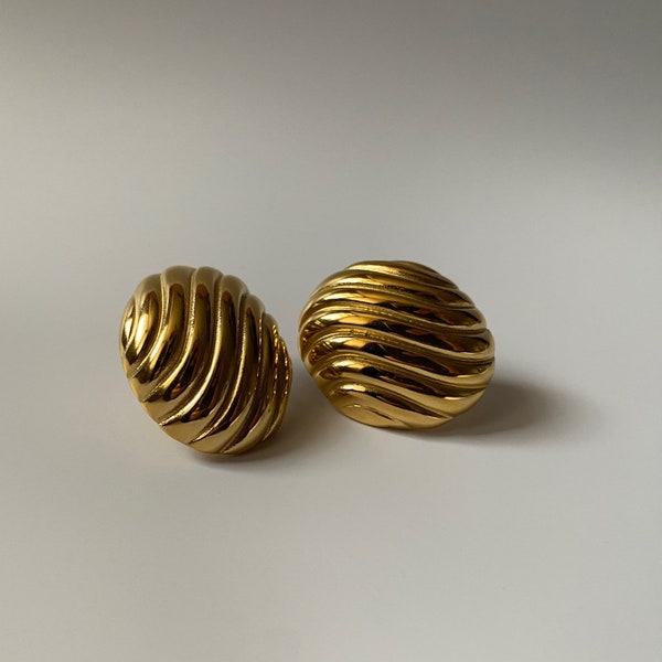 Gold Disc Earrings| Large Gold Oval Earring| Gold Oval Studs Earring| 90s Style Textured Earrings