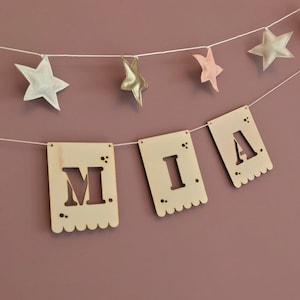 Personalized wooden first name garland