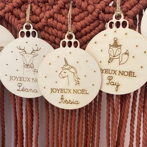 Boule de Noël personnalisée en bois image 1