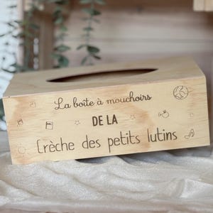 Personalized wooden tissue box – End of year nursery gift – Engraved with the name of the nursery – Handmade in France