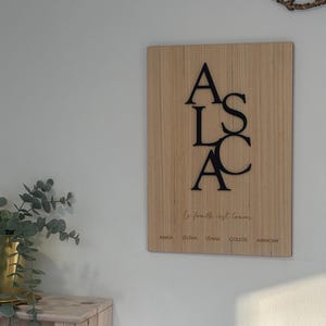 Personalized wooden family poster – Initials in colored relief – “Family is love” – A4 or A3 format – Wall decoration