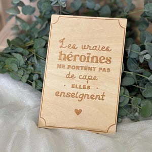 Carte postale en bois personnalisée maîtresse – Cadeau fin d’année scolaire – Merci maîtresse – Gravure prénom – Idée originale