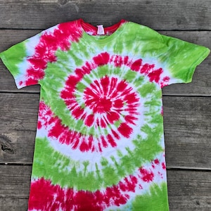 Red White and Green spiral tie dye, Christmas tie dye, Holiday tie dye, Xmas tie dye, unisex adult, unisex youth spiral tie dye