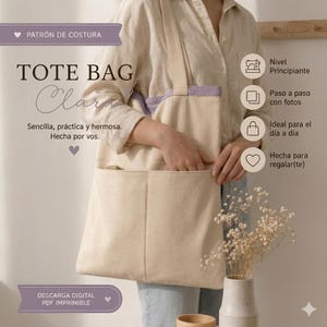 Puede incluir: Un bolso tote beige con un ribete morado y dos bolsillos delanteros. El texto en la bolsa dice "TOTE BAG Clara" y "Sencilla, práctica y hermosa. Hecha por vos." Texto adicional indica que es un patrón de costura para principiantes, con fotos paso a paso.