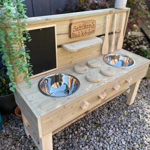 Get Ready For Spring Children’s Quality Personalised Outdoor Mud Kitchens With Free Apron & 6 Laminated Recipes