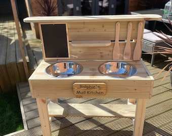 Get Ready For Spring Quality Personalised Children’s Outdoor Mud Kitchens With Free Apron & 6 Laminated Recipes