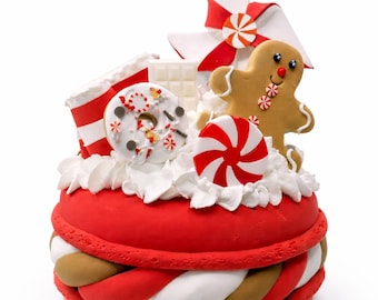 Faux Gingerbread Macaroon: Christmas Peppermint Cookie Display