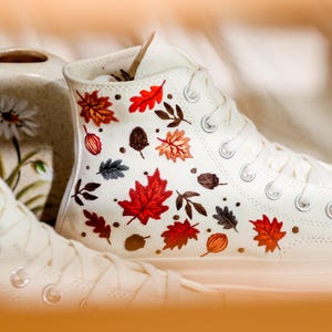 Custom Embroidered Wedding Converse, White Flowers Embroidered Sneakers for Bride, Floral Embroidered Wedding Reception Shoes, Wedding Gifts