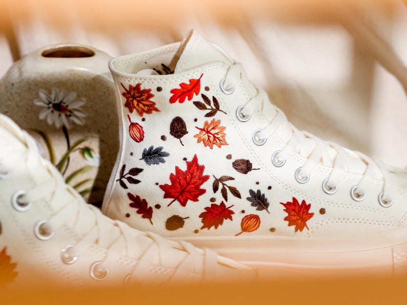 Custom Embroidered Wedding Converse, White Flowers Embroidered Sneakers for Bride, Floral Embroidered Wedding Reception Shoes, Wedding Gifts