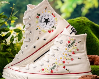 Converse ricamate, scarpe da donna con ricamo a forma di fragola, Converse con ricamo a forma di margherita e fragola, regalo kawaii, regalo a forma di fragola per lei