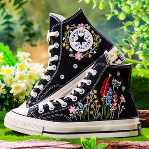 Custom Embroidered Converse High Tops, Custom Shoes Taylor 1970s Flower Embroidered, Wildflowers Embroidered Shoes, Wedding Reception Shoes