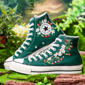 Custom Embroidered Converse, Strawberry Embroidered Sneaker for Her, Strawberry and Daisy Embroidered Shoes, Strawberry Embroidered Converse