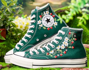 Custom Embroidered Converse, Strawberry Embroidered Sneaker for Her, Strawberry and Daisy Embroidered Shoes, Strawberry Embroidered Converse