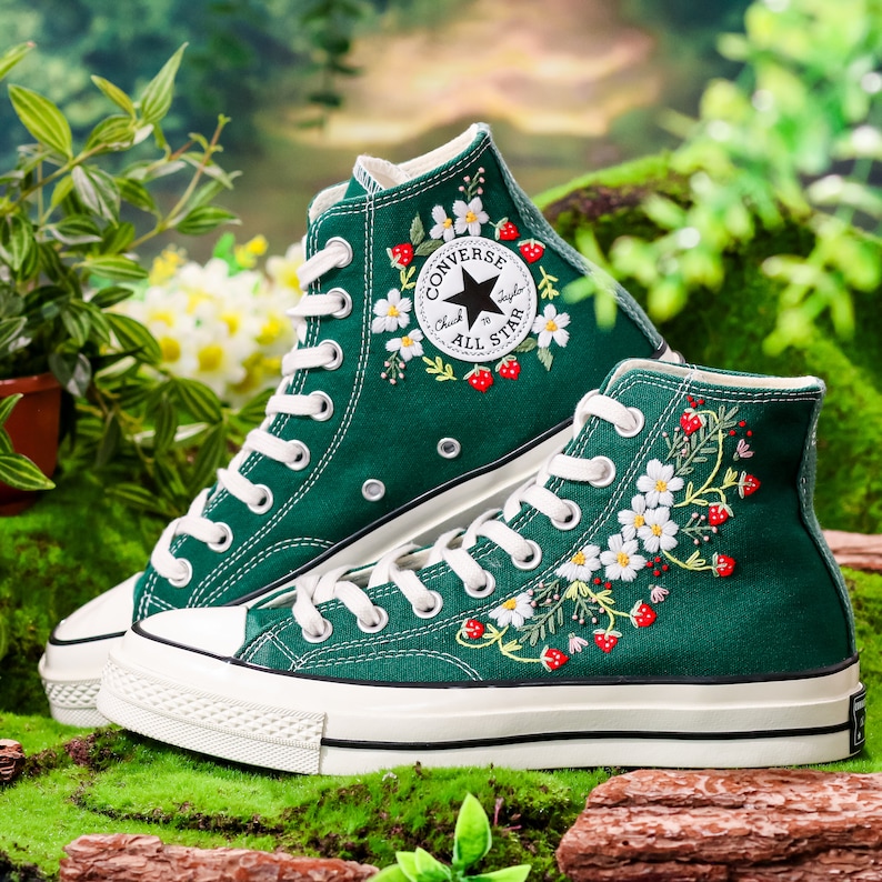 Custom Embroidered Converse, Strawberry Embroidered Sneaker for Her, Strawberry and Daisy Embroidered Shoes, Strawberry Embroidered Converse
