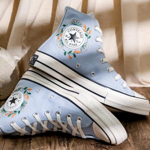 Embroidered Converse With Animals, Fox Embroidered Converse for Women, Wildflowers, Red Fox Embroidery Sneaker, Fox Converse Shoes Fox Gifts