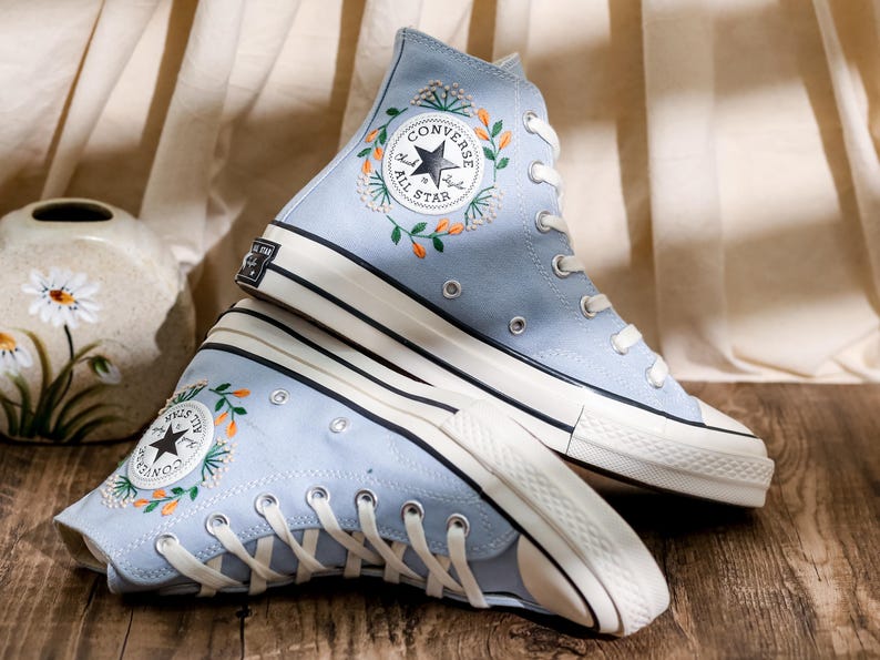 Embroidered Converse With Animals, Fox Embroidered Converse for Women, Wildflowers, Red Fox Embroidery Sneaker, Fox Converse Shoes Fox Gifts