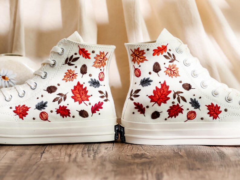 Custom Embroidered Wedding Converse, White Flowers Embroidered Sneakers for Bride, Floral Embroidered Wedding Reception Shoes, Wedding Gifts