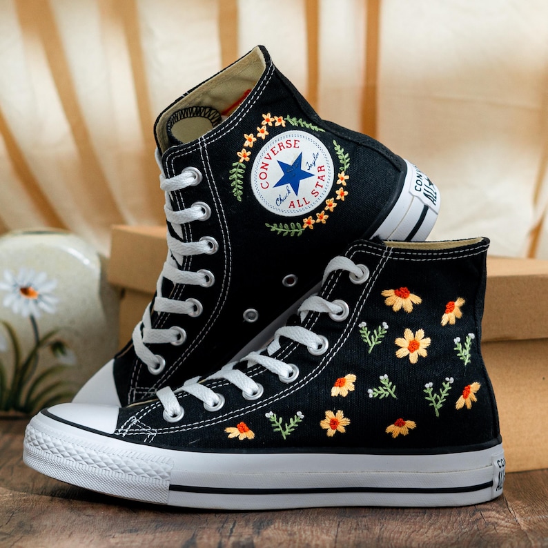 Custom Embroidered Converse Chuck Taylor High Tops, Black Converse Embroidery With Daisy, Custom Floral Embroidered Sneakers, Gift For Women