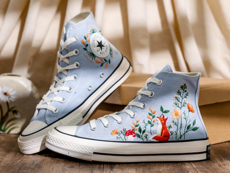 Embroidered Converse With Animals, Fox Embroidered Converse for Women, Wildflowers, Red Fox Embroidery Sneaker, Fox Converse Shoes Fox Gifts